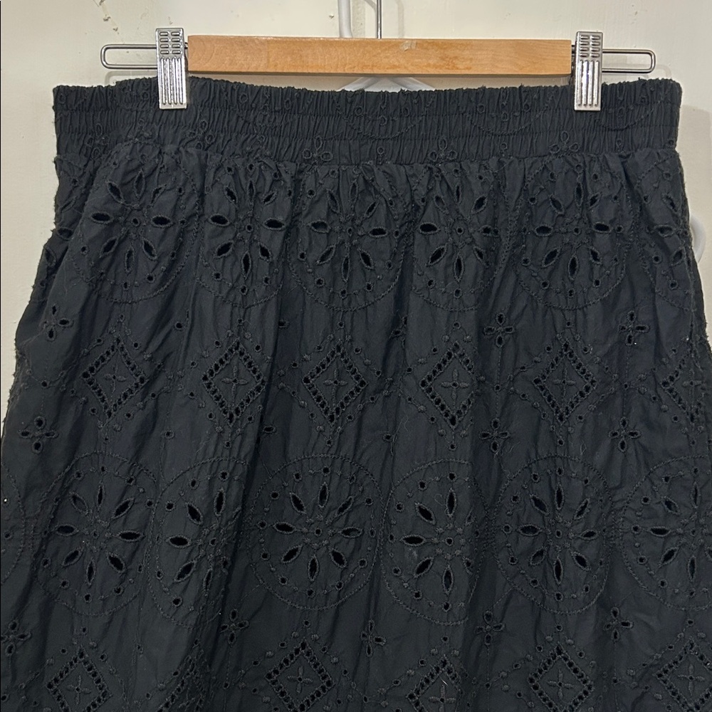 GAP Black Embroidered Skirt xl pre owned - Picture 2 of 7